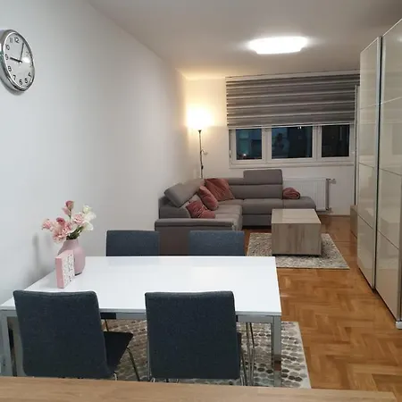 33 Free Private Garage Διαμέρισμα